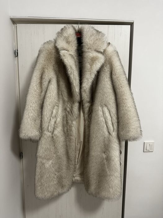 Haina de blana Bershka