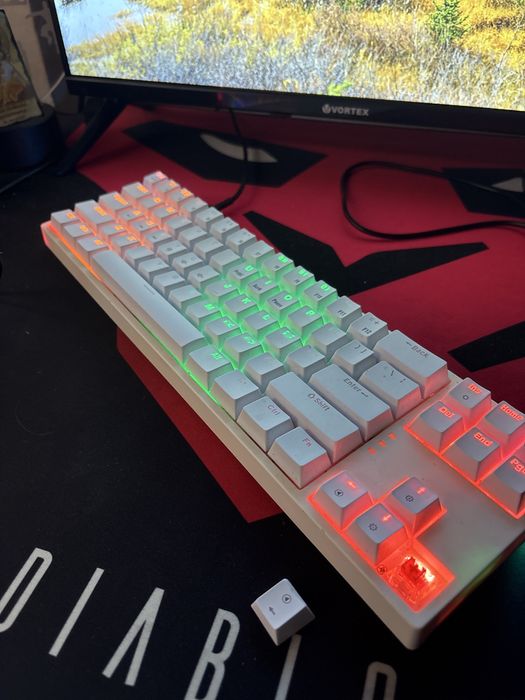 Vand tastatura gaming red switches
