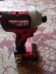 Vând bormașină Milwaukee impact m18