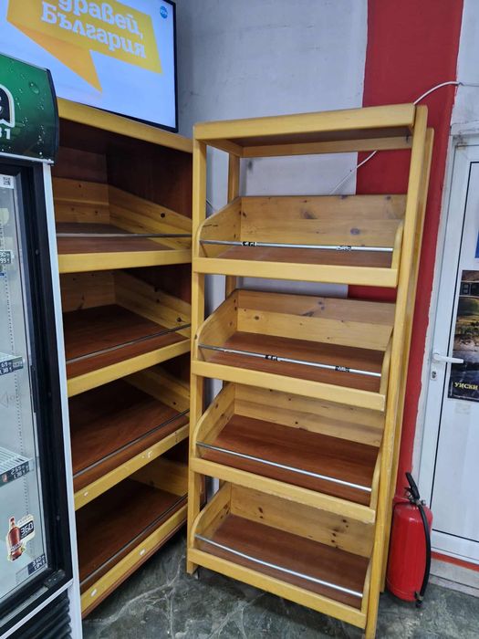 Дървени стелажи за магазин