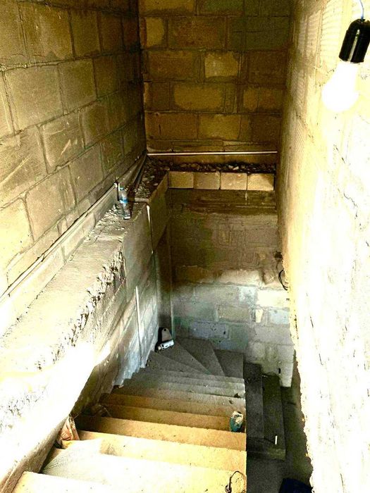 Новый 2х этажный коттедж. Коробка. 1.7 соток 4 комнаты. Узбум. Ул. Ош