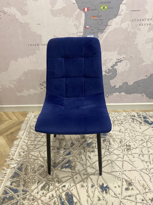 Синий стул для всех возрастов