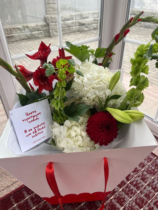 Красивый букет собранный сегодня с открыткой