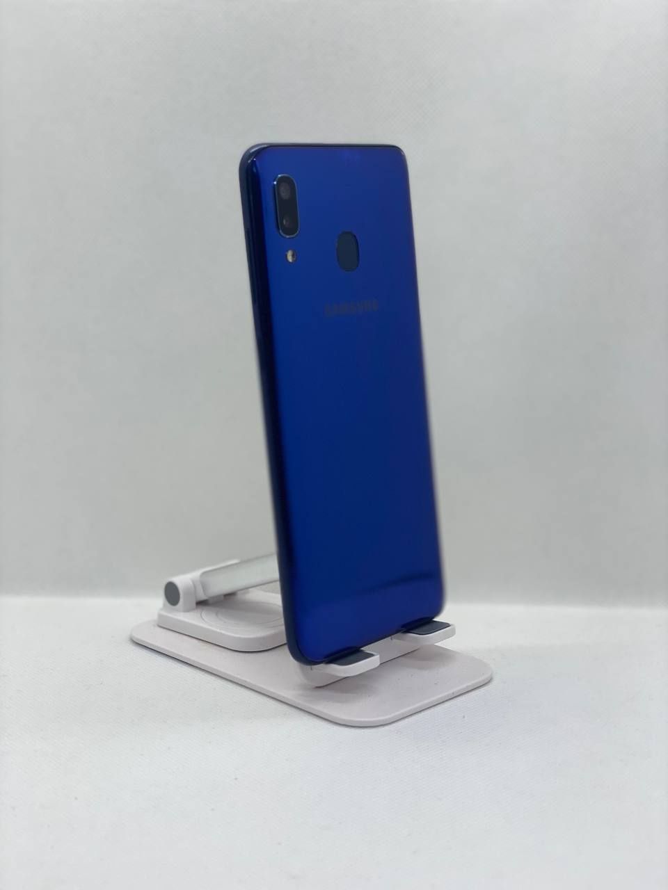Samsung A20 srochna sotiladi