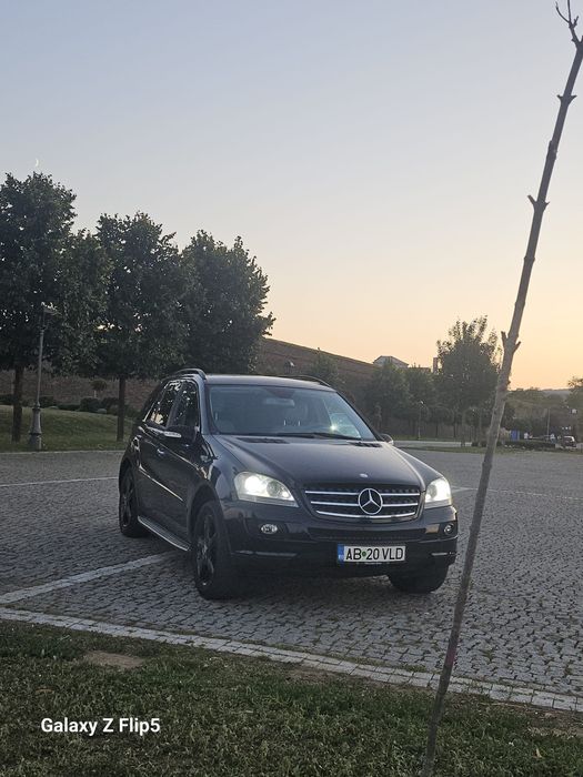 Vând Mercedes ML 320