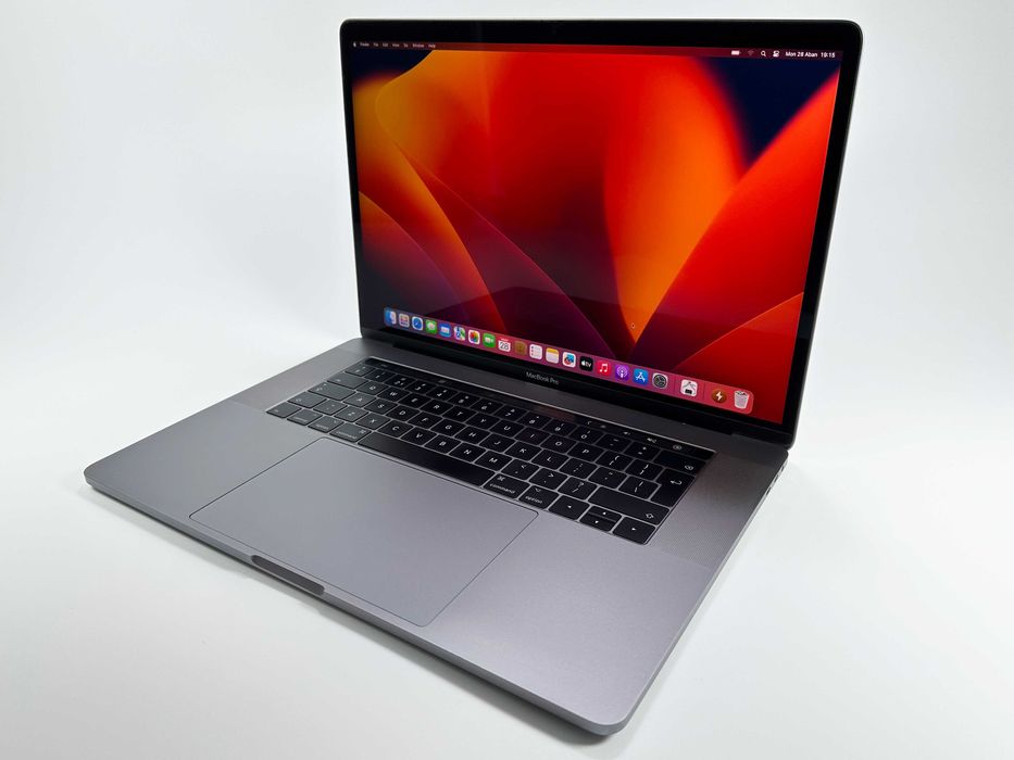 Macbook Intel i7 16gb 512ssd 15 inch Retina Radeon Pro Touchbar