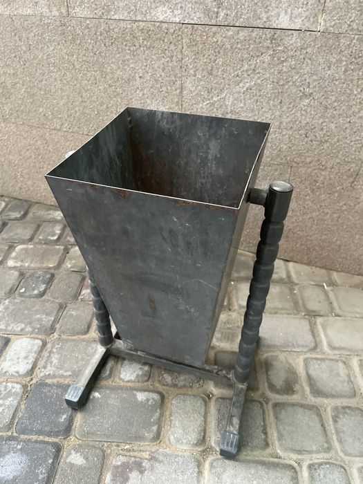 Мусорный бак металлический уличный