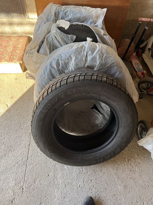 Шина зимный 17/235/65.