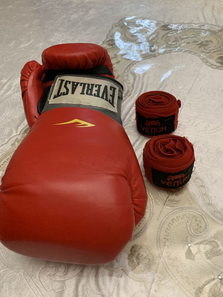 Боксерские перчатки Everlast