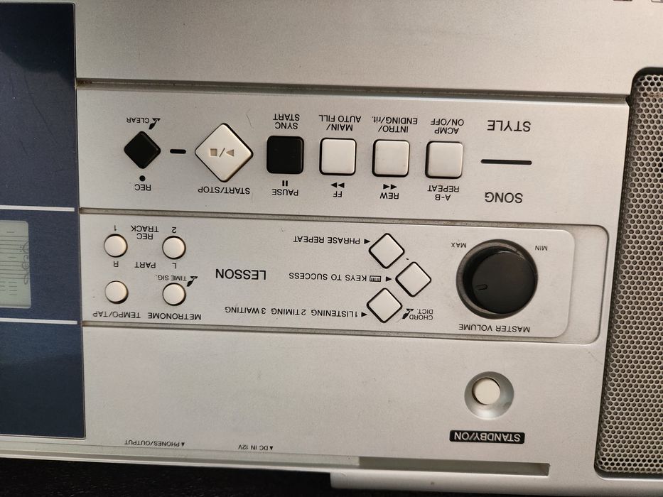 Продавам Синтезатор Yamaha PSR-E323 – Идеален за Начинаещи!
Портативен