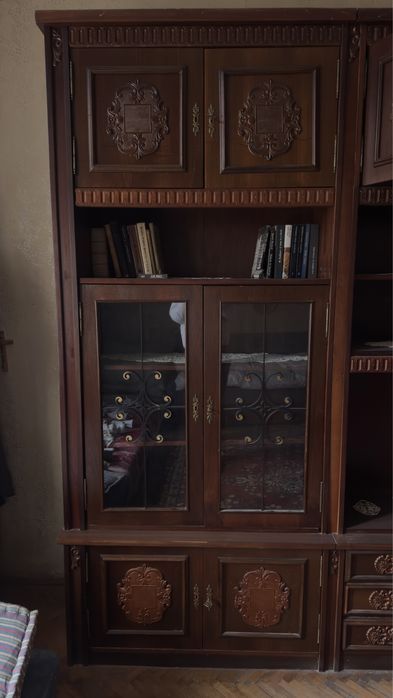 Mobilă din lemn masiv