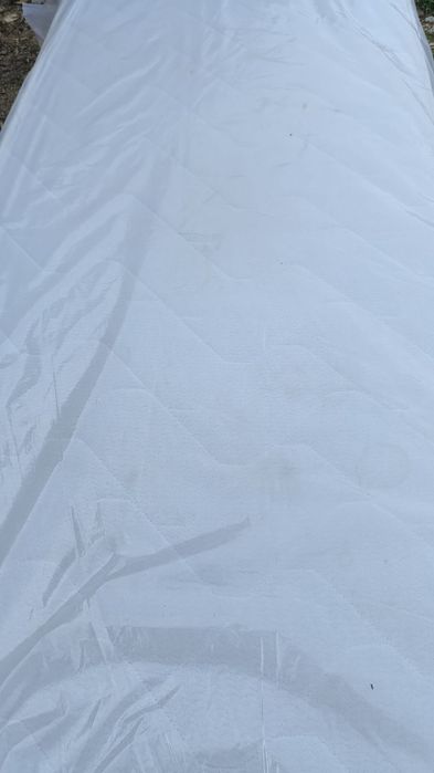 Vând saltea groasa cu memorie 200cm pe 100cm