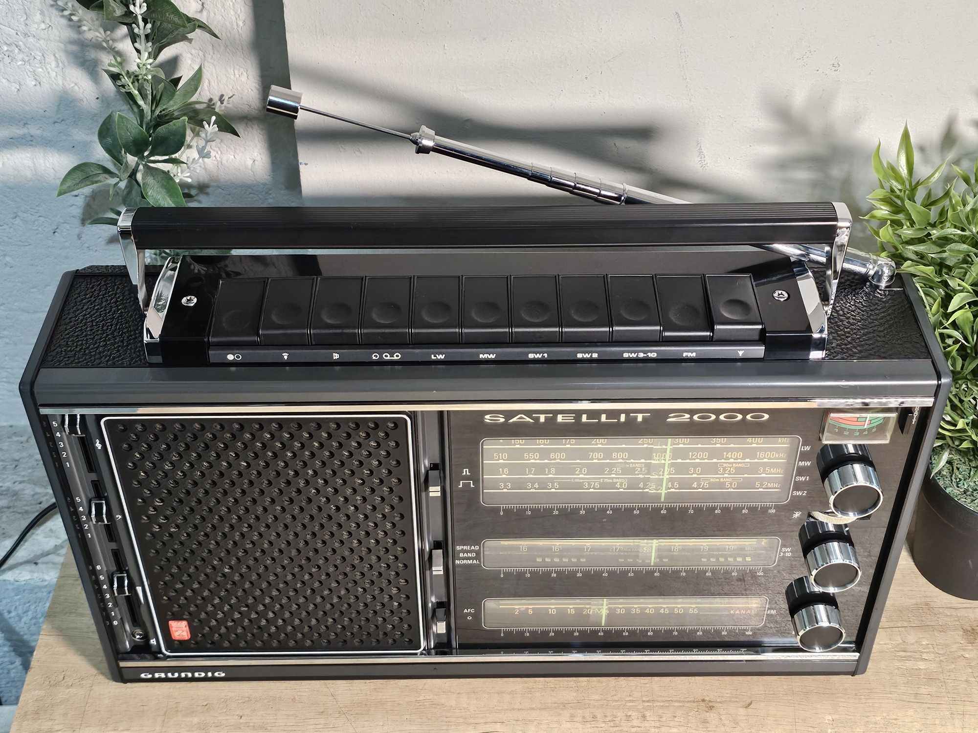 Radio GRUNDIG SATELLIT 2000 vintage, de colectie..