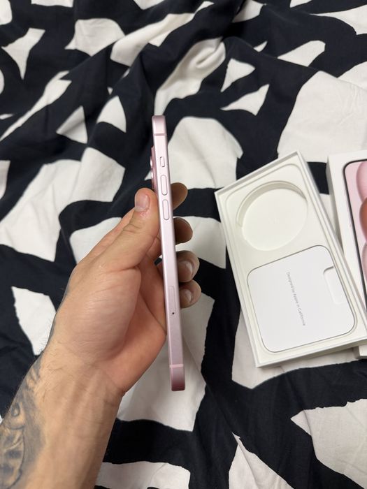 Iphone 15 plus Roz Impecabil