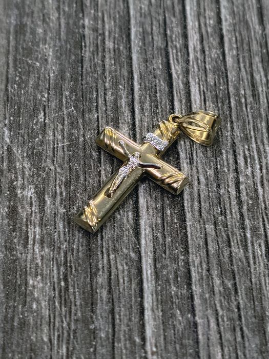 Златен Кръст Висулка 1.33гр / 14К