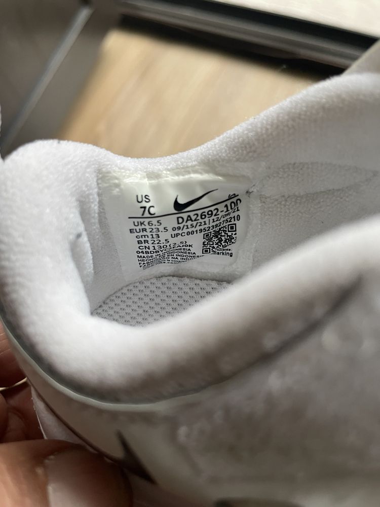 Продам детские кросовки Nike.