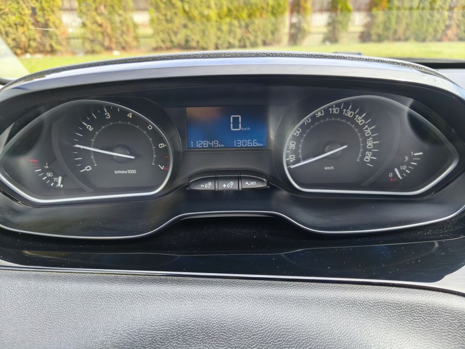 Peugeot 208 (August 2019) ,1.2 aspirat.