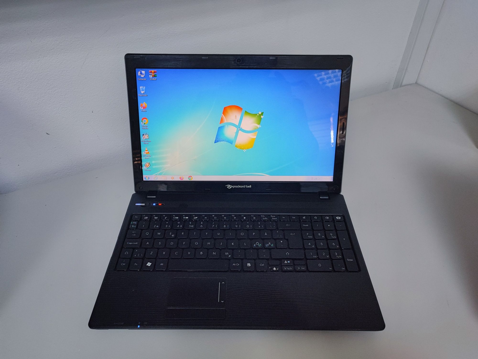 Laptop Packard Bell 6 GB Ram 500 GB memorie tine incarcat peste 2 ore