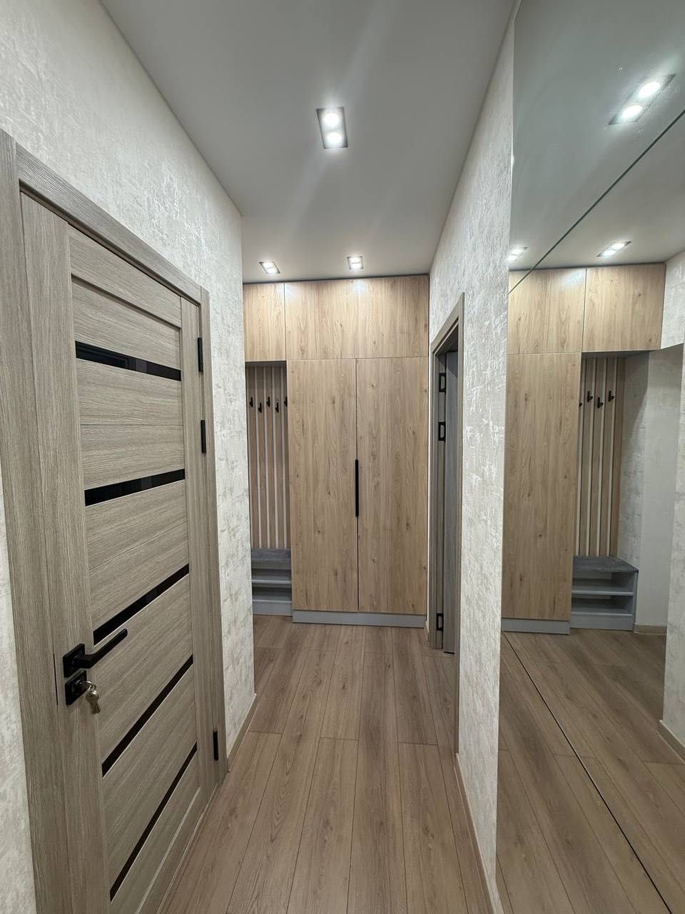 Минор Метро Ц6 1в2/2/4
Орр-"На Небе"
Комнаты-Раздельно 
Мебель+Техника