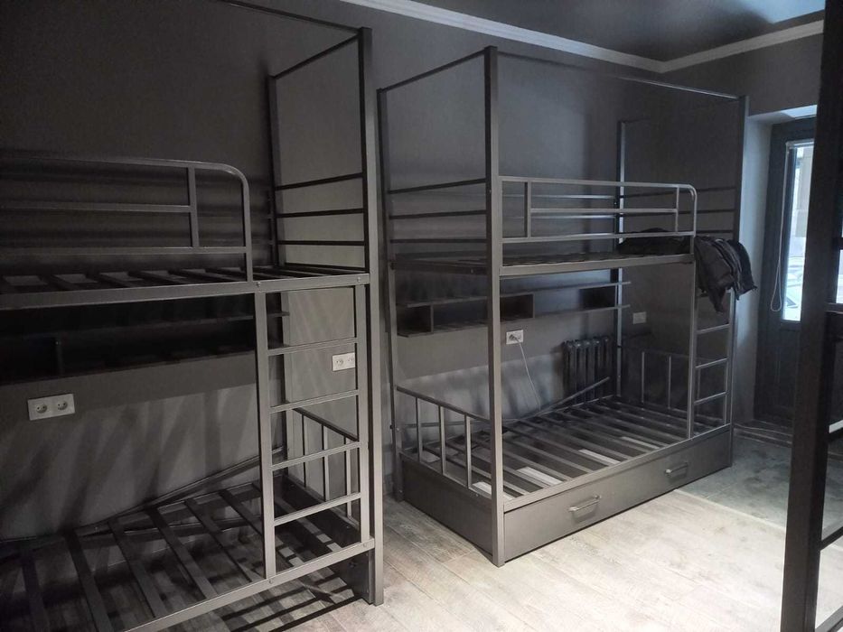 Металлические двухъярусные кровати для хостела. Усиленные, прочные.