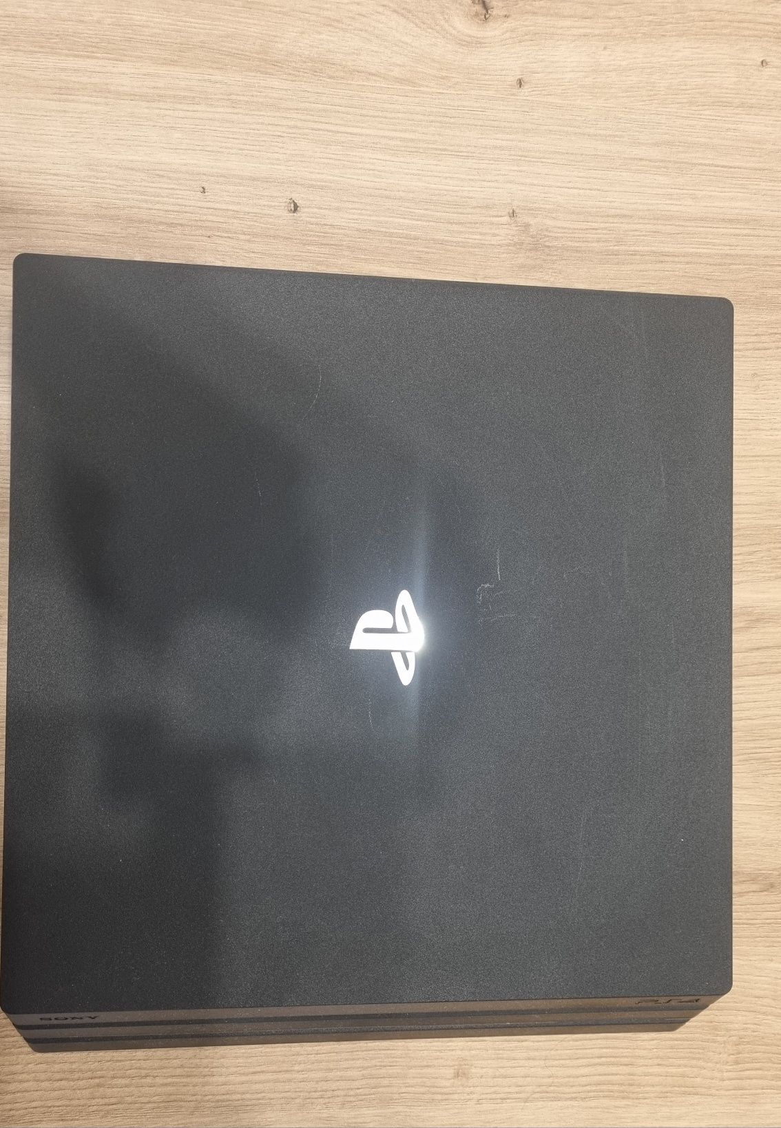 PS 4 PRO 1TB + VR очила и 2 игри
