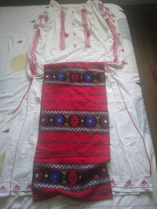 Ie traditionala din zona Olteniei