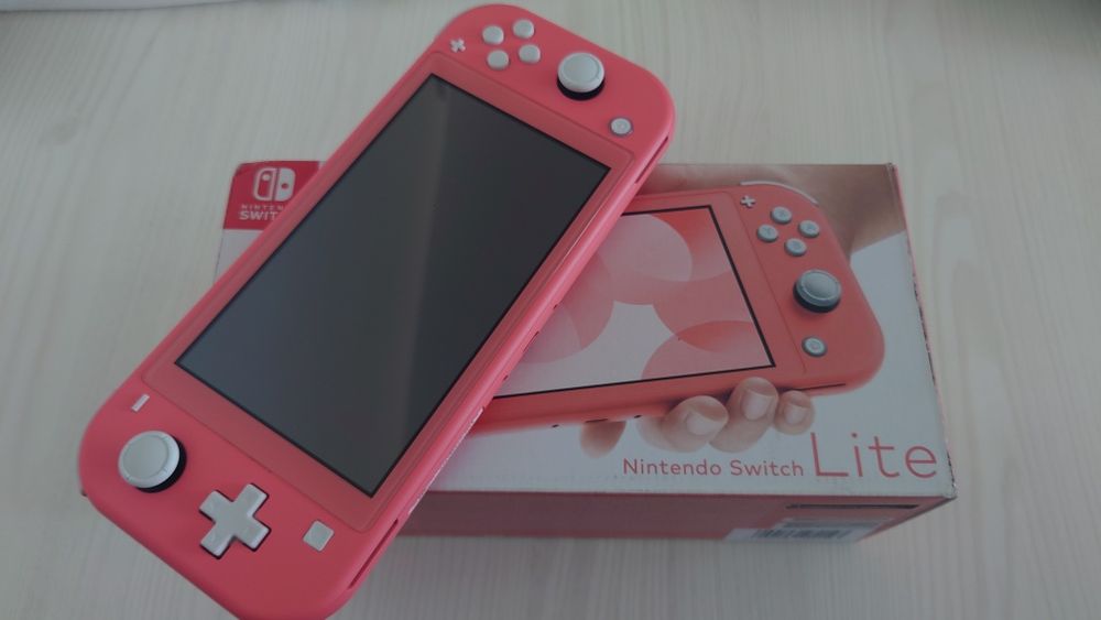 Nintendo Switch Lite + Card microSD 512 GB + Carry Case