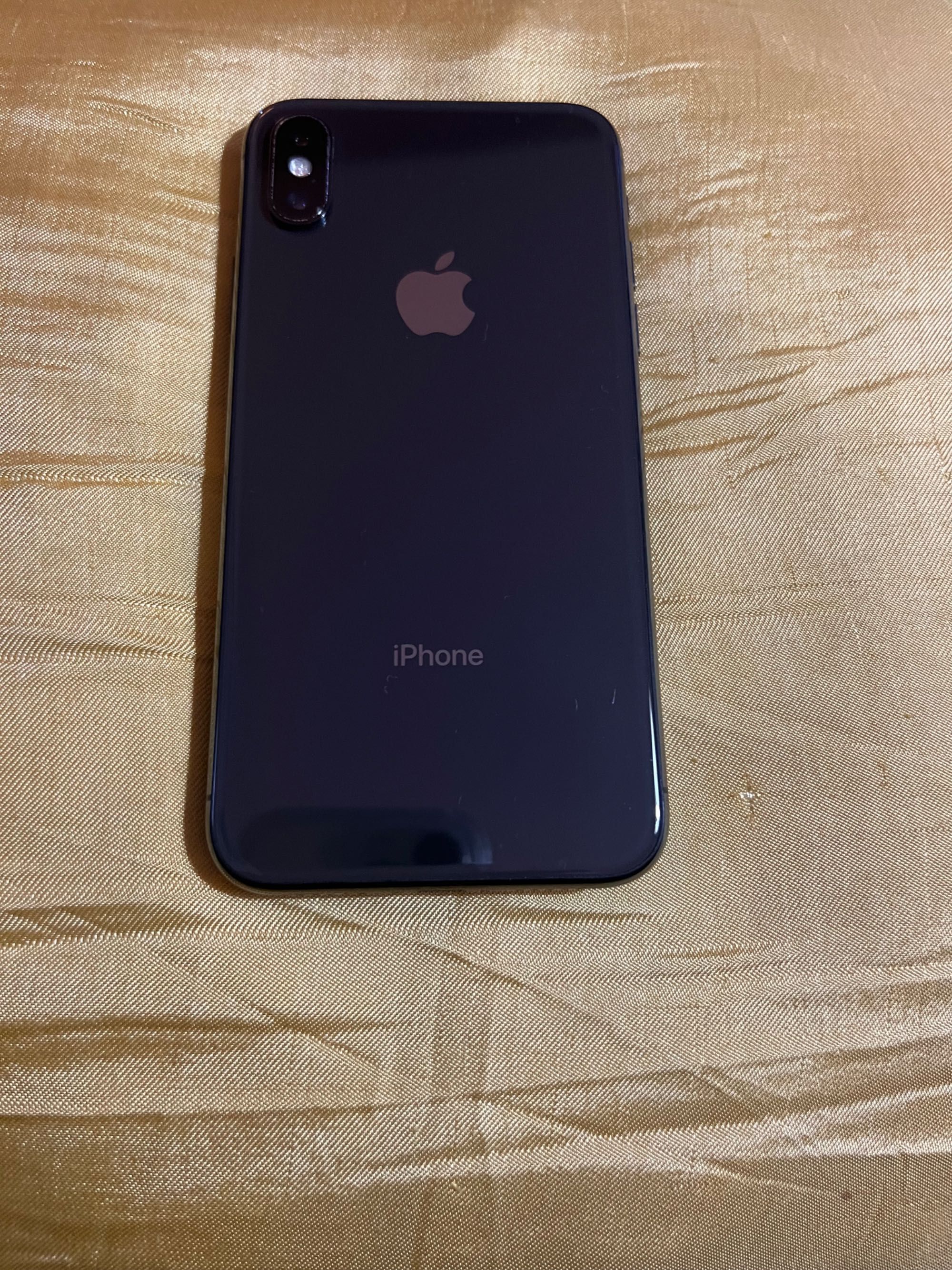 iPhone X -64GB,Black,зарядно,не е заключен