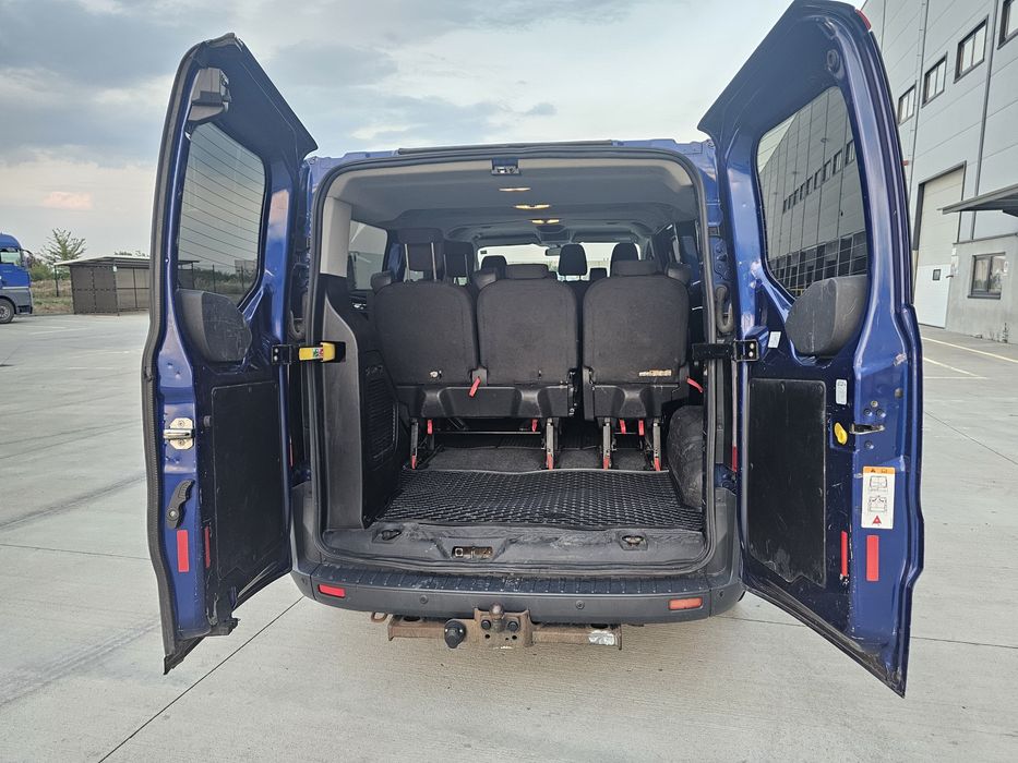 Inchirieri auto Rent a car microbuz Ford 8+1 locuri