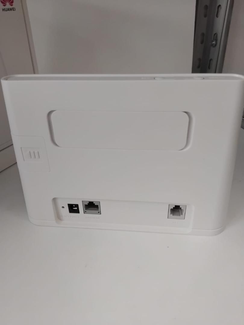 Router wireless cu slot SIM Huawei B311, 4G / LTE - White -P-