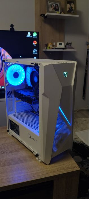 Pc Gaming Ryzen 5 Rx 6600 2.5 T Stocare cu 2 monitoare și periferice