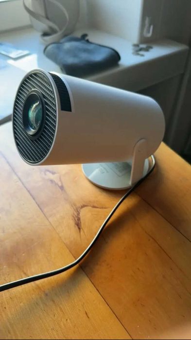 Mini Proiector Video Smart – Cinema la tine acasă