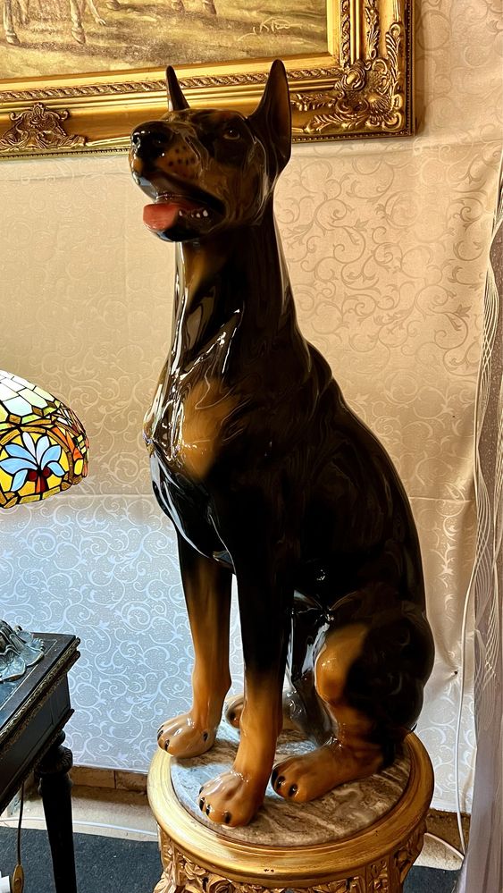 Câine(Dobermann) din Porțelan *** vintage / antic / vechi / retro ***
