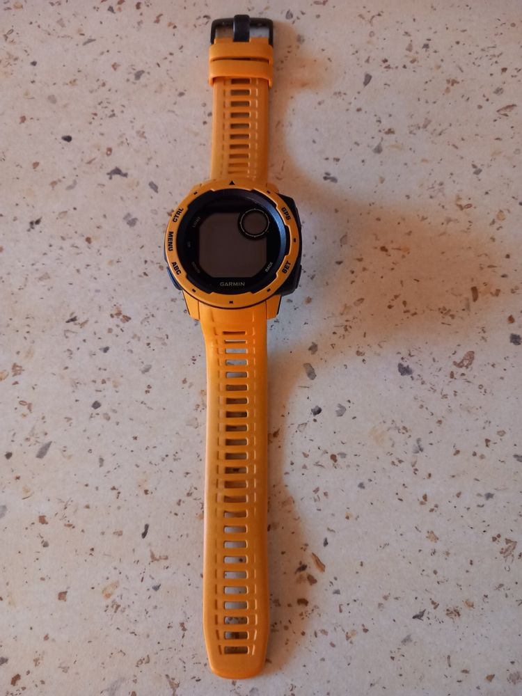Смарт часовник “Garmin instinct”
