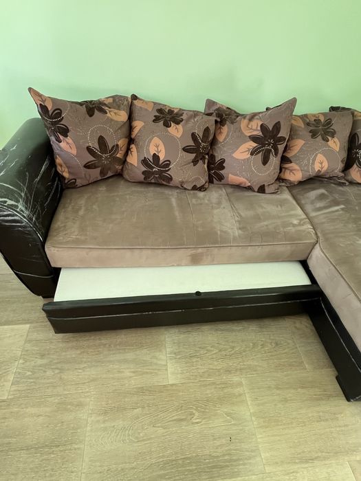 Продавам ъглов диван