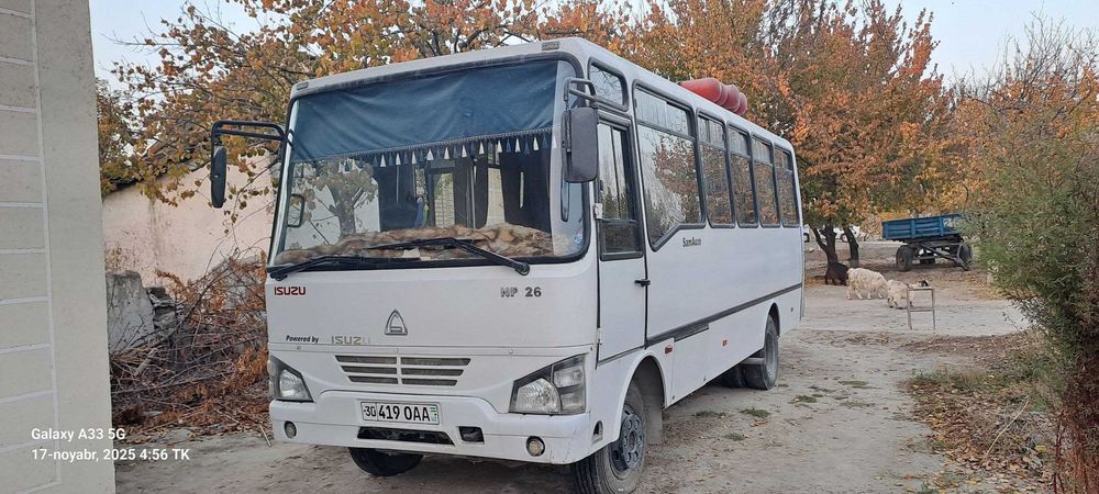 Avtobus ISUZU SAZ NP 26