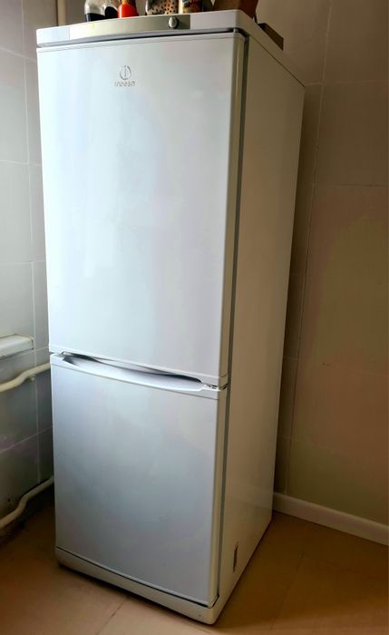 Холодильник Indesit