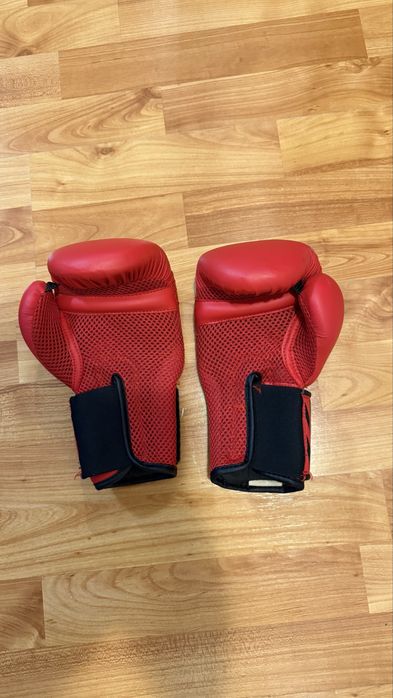 Dobok, botosei, sac de box, manusi, gantere  taekwon-do, kempo, copii