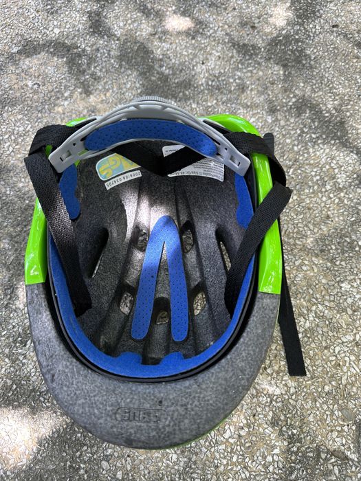 Aripioare, casti si un sort de fete