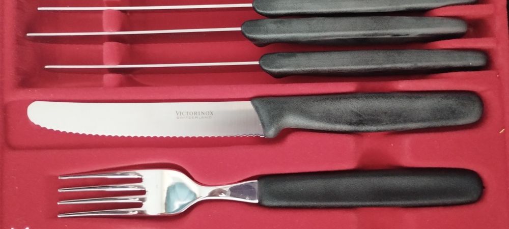 Комплект прибори за хранене Victorinox