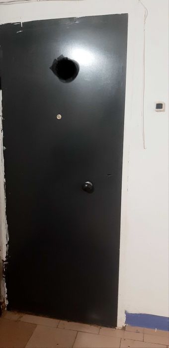 Продам железную дверь, б/у