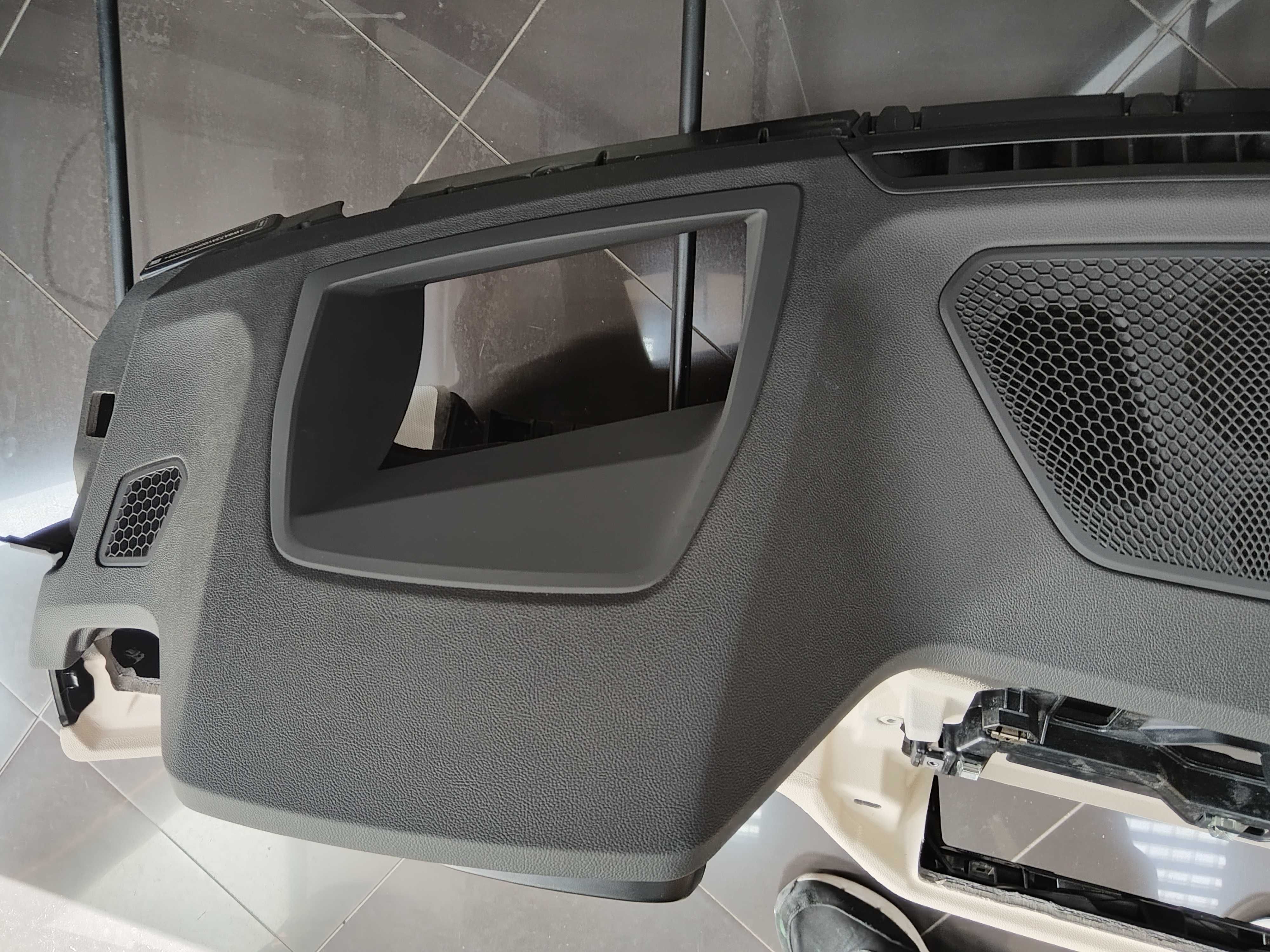 Черно Кожено Арматурно Табло BMW 3 G20 G21 G22 G23 G26 i4 - HUD