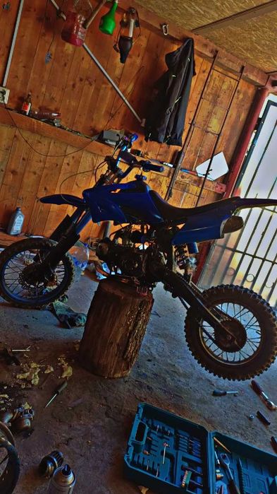 Vând sau schimb cros de 125 cc