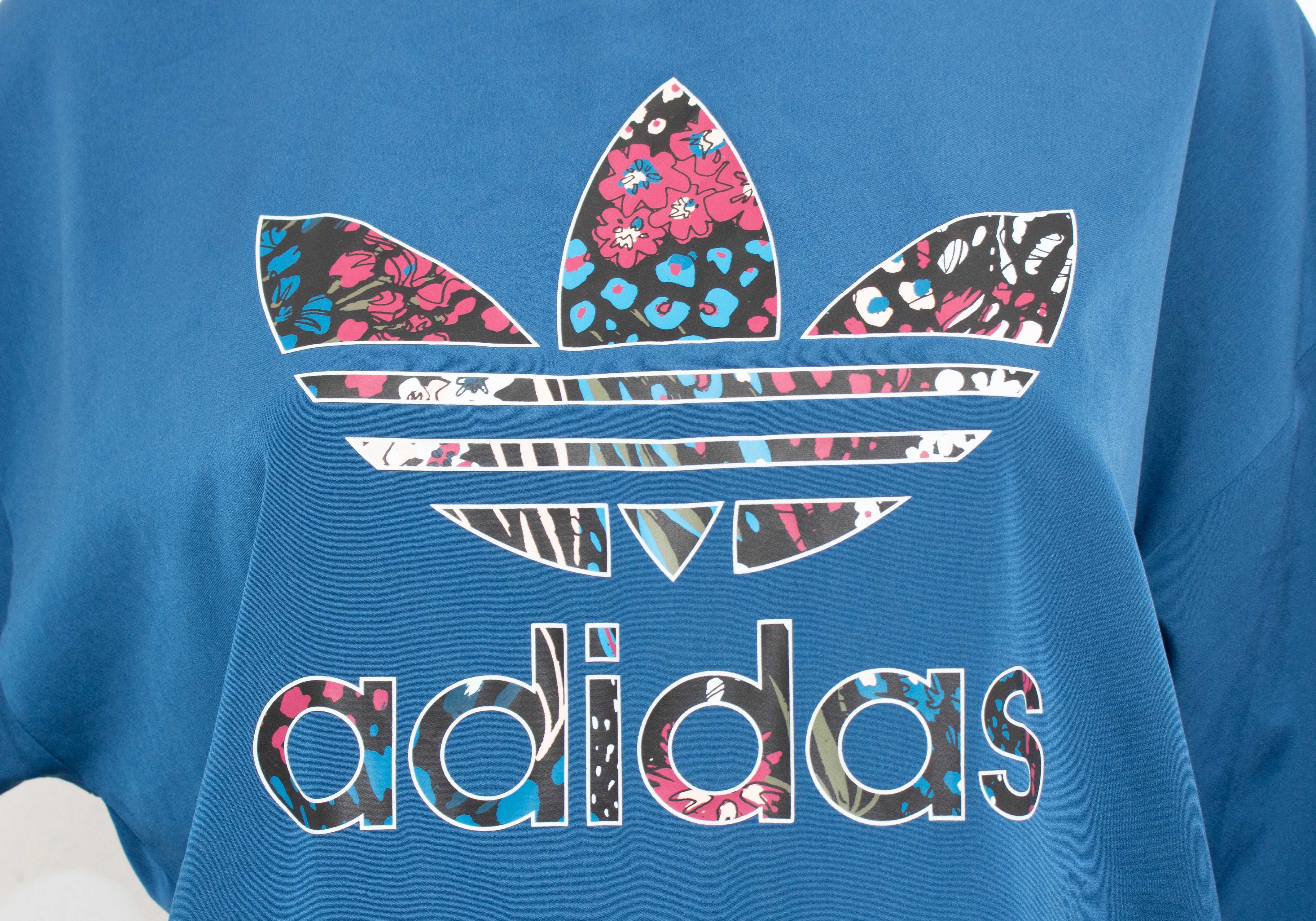 Adidas оригинална дамска блуза цветно лого XS-S