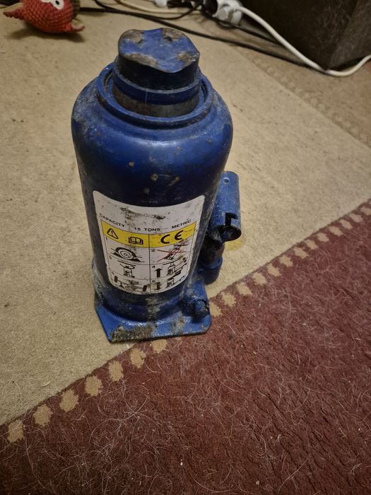 Vând Cric Camion,Furtun aer,furtune Abs, chingi frig