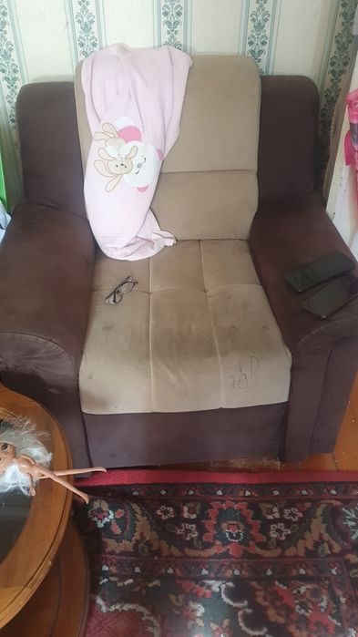 Продам 2 кресла они целые