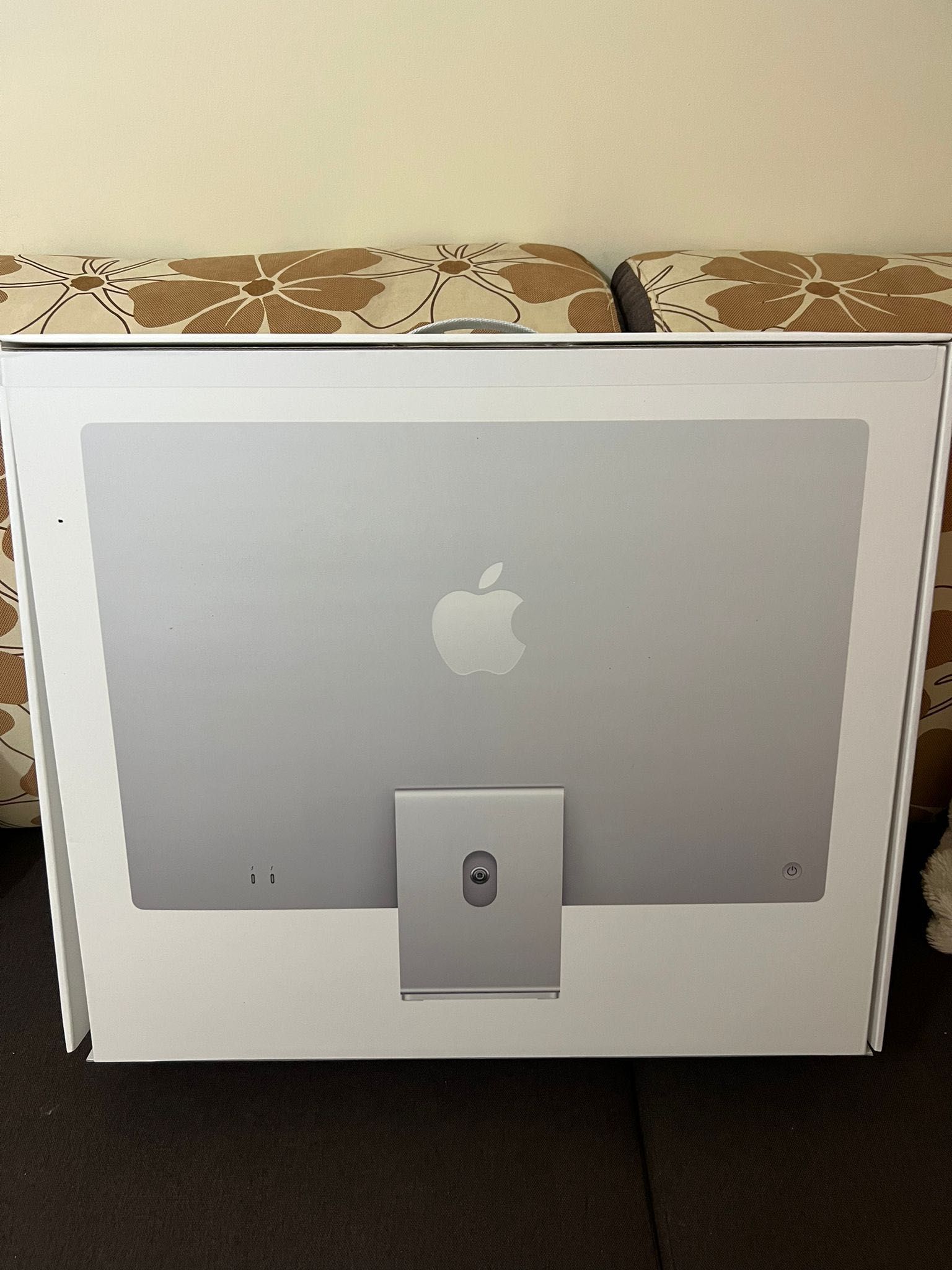 iMac 24” cu procesor Apple M1, încă în garanție