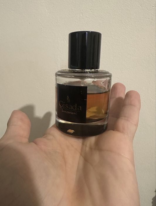 Vand parfum Gisada