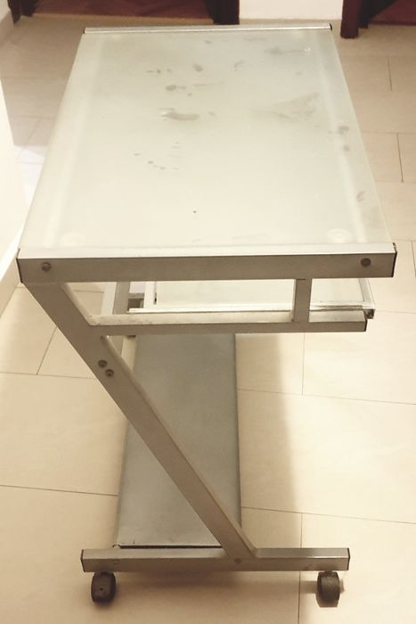 masa / birou calculator / laptop