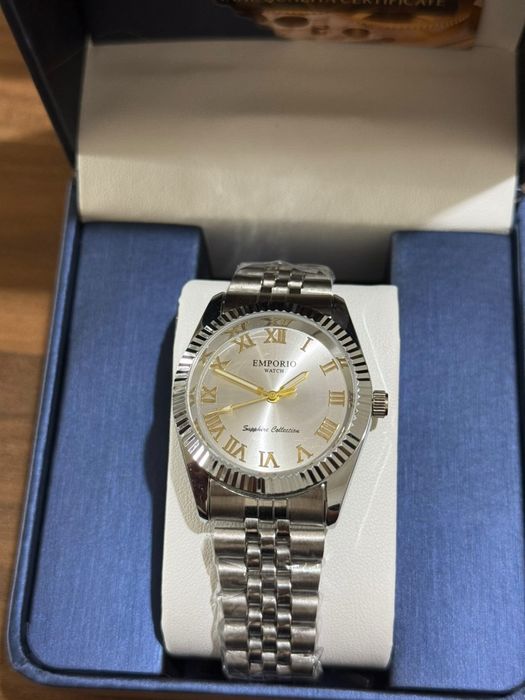 Часовник Emporio Watch